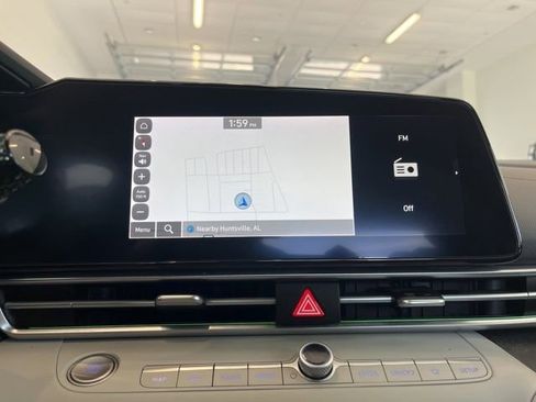 Used 2023 Hyundai Elantra Limited image 23