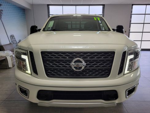 Used 2017 Nissan Titan PRO-4X w/ Pro-4x Convenience Package image 8