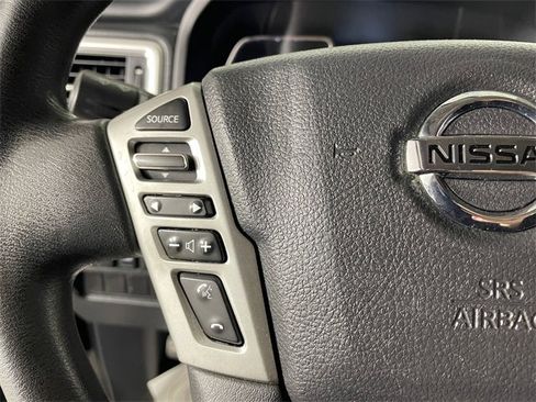 Used 2017 Nissan Titan SV image 11