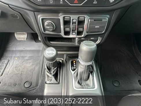 Used 2020 Jeep Gladiator Overland AWD/4WD image 17