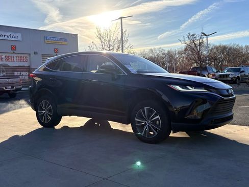 Used 2023 Toyota Venza LE image 15