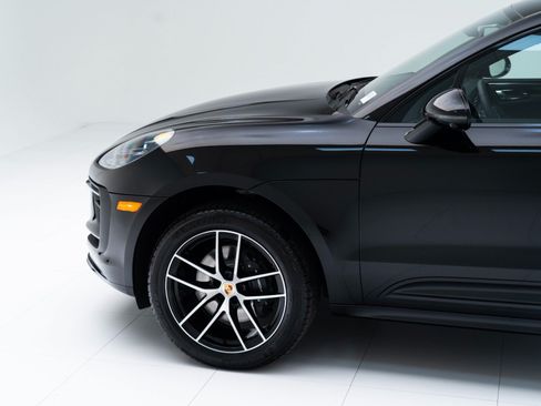 Certified 2026 Porsche Macan AWD/4WD image 11