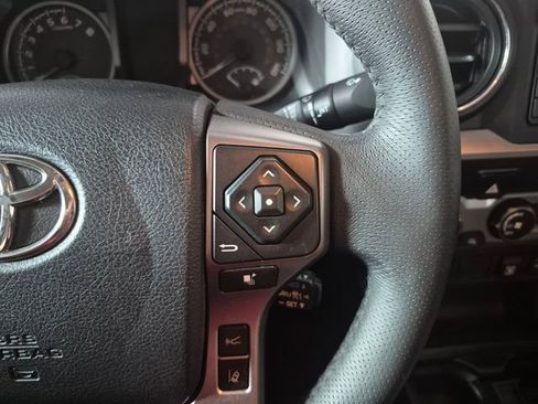 Certified 2019 Toyota Tacoma SR5 AWD/4WD image 19