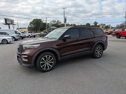 Used 2020 Ford Explorer ST w/ Premium Technology Package image 7