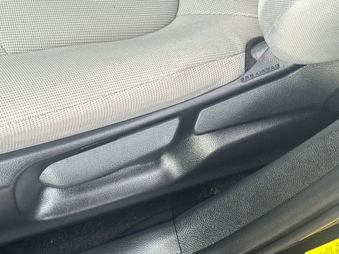 Used 2020 Toyota Corolla LE image 48