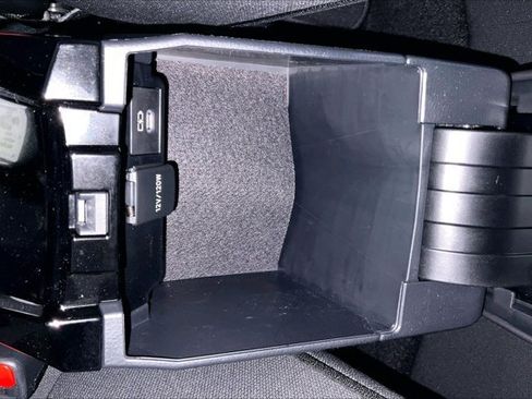 Used 2025 Toyota Corolla SE FWD image 40