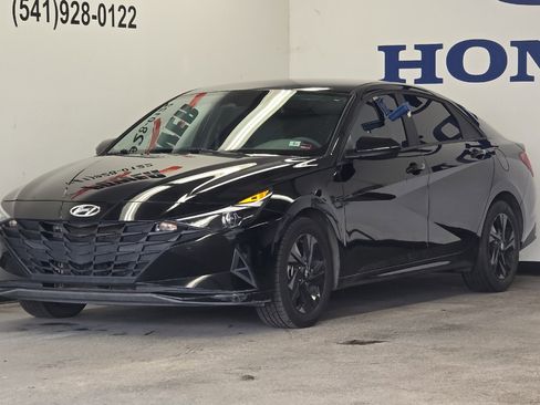 Used 2023 Hyundai Elantra Blue image 7