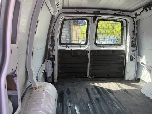 Used 2013 Chevrolet Express 2500 RWD image 31