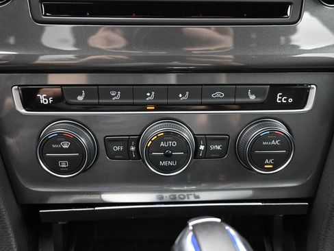 Used 2016 Volkswagen e-Golf SE w/ DC Fast Charging Package image 26