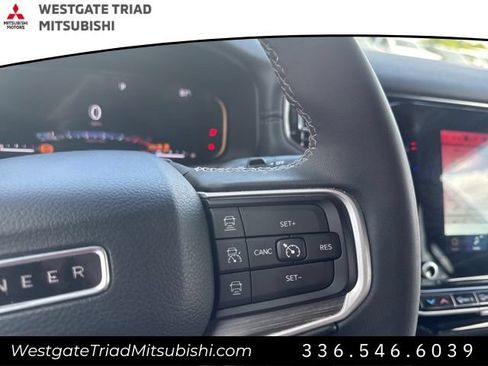 Used 2023 Jeep Wagoneer L Series II AWD/4WD image 17