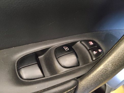 Used 2018 Nissan Rogue SV AWD/4WD image 27