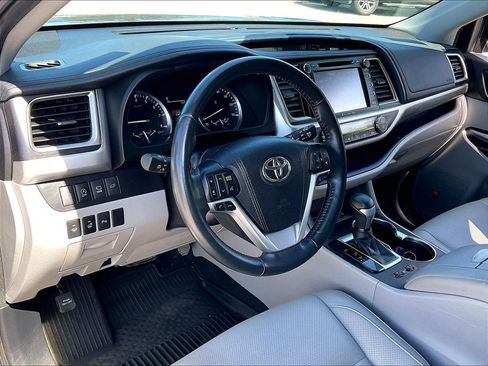 Used 2019 Toyota Highlander Limited Platinum AWD/4WD image 8