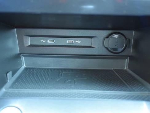 Used 2023 Volkswagen Tiguan SE image 29