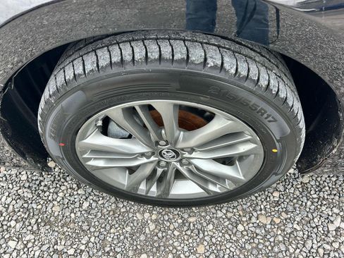 Used 2017 Toyota Camry SE w/ Moonroof Package image 21