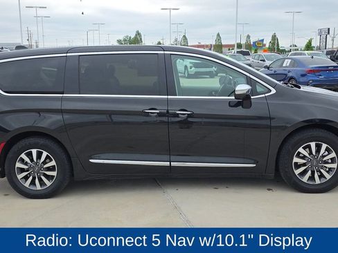 Certified 2022 Chrysler Pacifica Limited FWD image 7