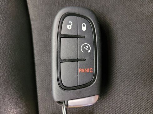 Used 2019 Jeep Cherokee Latitude Plus image 32