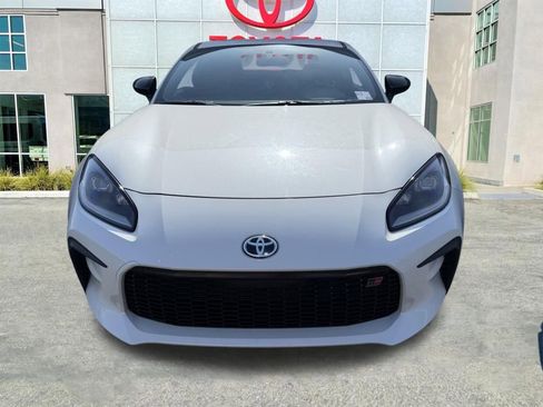 Used 2024 Toyota GR86 RWD image 3