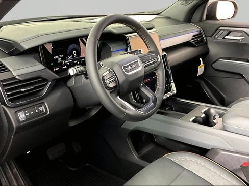 New 2026 GMC Acadia AT4 w/ LPO, All-Weather Package AWD/4WD image 8