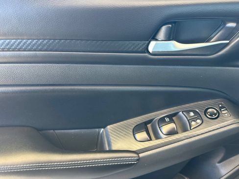 Used 2024 Nissan Altima 2.5 SV FWD image 11