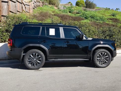 Used 2025 Toyota Land Cruiser Base image 4