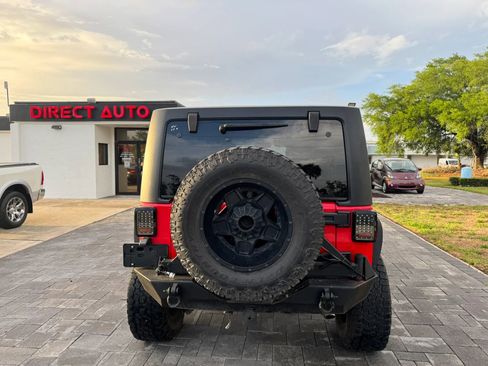 Used 2018 Jeep Wrangler Unlimited Sahara w/ Connectivity Group image 6