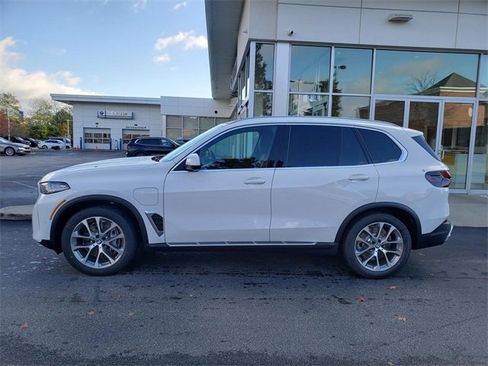 New 2026 BMW X5 xDrive50e image 8