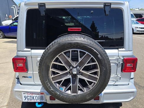 Used 2022 Jeep Wrangler Unlimited Sahara AWD/4WD image 5