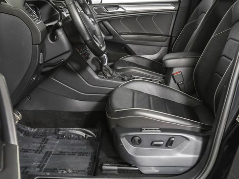 Used 2024 Volkswagen Tiguan SEL R-Line image 25