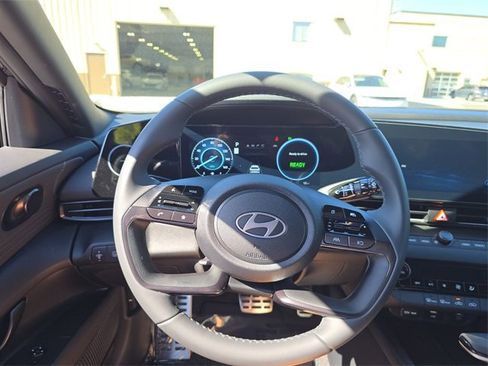 New 2025 Hyundai Elantra SEL image 14