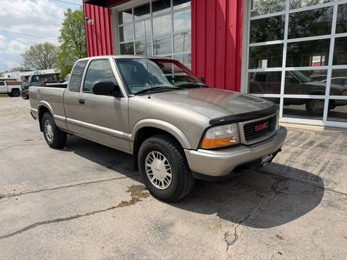 Used 1998 GMC Sonoma SLS w/ Popular Marketing Option Pkg AWD/4WD image 2