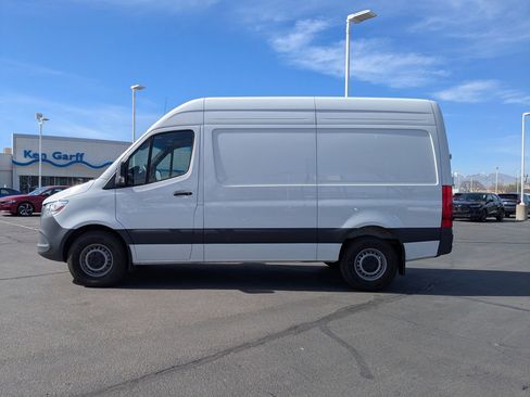 Used 2024 Mercedes-Benz Sprinter 144 Cargo image 9