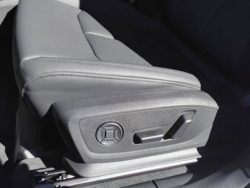 New 2025 Audi Q3 2.0T Premium image 15