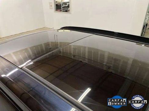 Used 2025 Volvo XC40 B5 Plus image 25