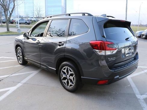 Used 2023 Subaru Forester Premium image 4