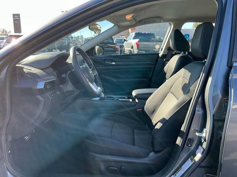 Used 2024 Nissan Altima 2.5 SV image 13