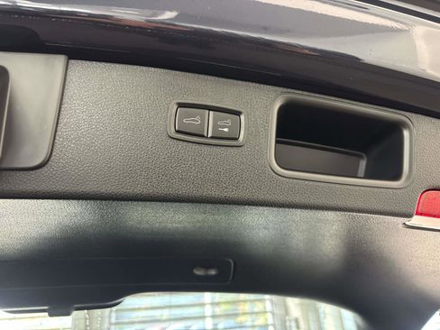 Used 2023 Porsche Macan image 11