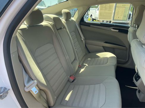 Used 2020 Ford Fusion SE AWD/4WD image 22