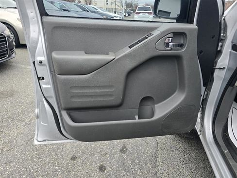 Used 2019 Nissan Frontier SV image 32