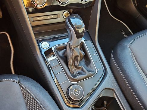 Certified 2023 Volkswagen Taos SE w/ Panoramic Sunroof Package image 13