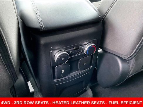 Used 2022 Ford Explorer XLT image 10