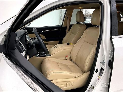 Used 2016 Toyota Highlander Limited image 34