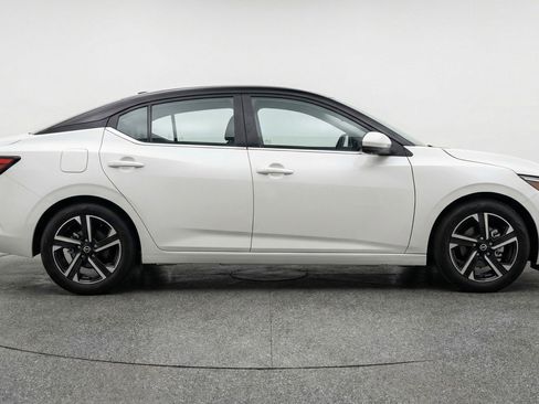 Used 2025 Nissan Sentra SV FWD image 11