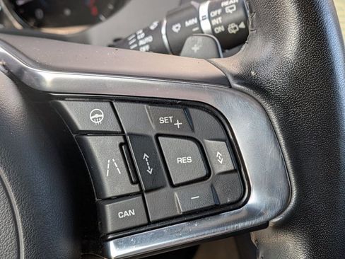 Used 2019 Jaguar F-PACE Prestige image 12