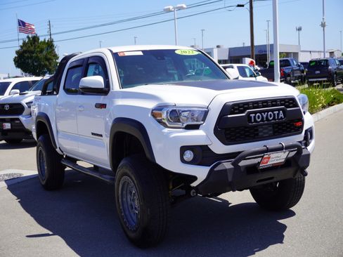Used 2022 Toyota Tacoma TRD Off-Road w/ Technology Package AWD/4WD image 1