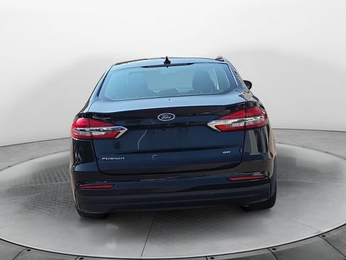 Used 2019 Ford Fusion SE FWD image 4