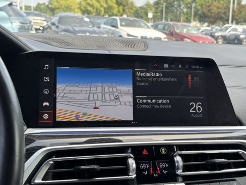 Used 2022 BMW X7 xDrive40i w/ M Sport Package AWD/4WD image 23