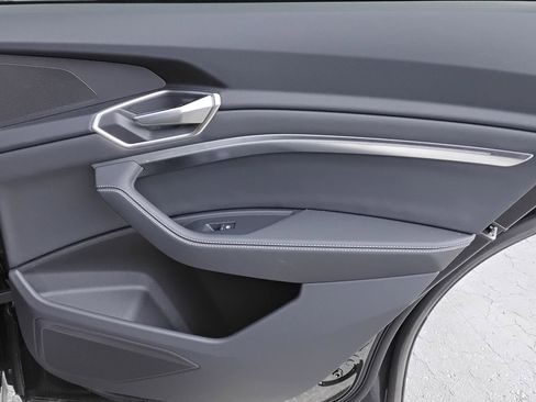 Certified 2024 Audi Q8 e-tron Premium image 24