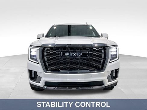 Used 2024 GMC Yukon XL Denali Ultimate AWD/4WD image 3