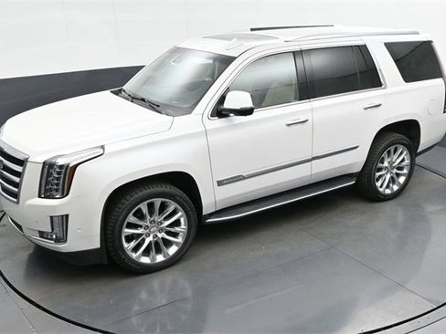 Used 2019 Cadillac Escalade Luxury image 24