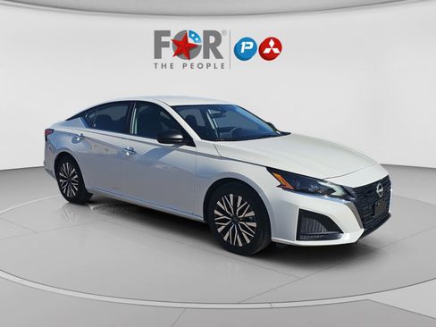 Used 2025 Nissan Altima 2.5 SV FWD image 7